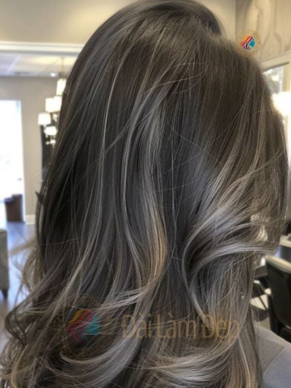 Nhuộm highlight nhẹ nhàng tinh tế cho phái đẹp tại Đài Làm Đẹp Nhuộm highlight nhẹ nhàng tinh tế cho phái đẹp tại Đài Làm Đẹp