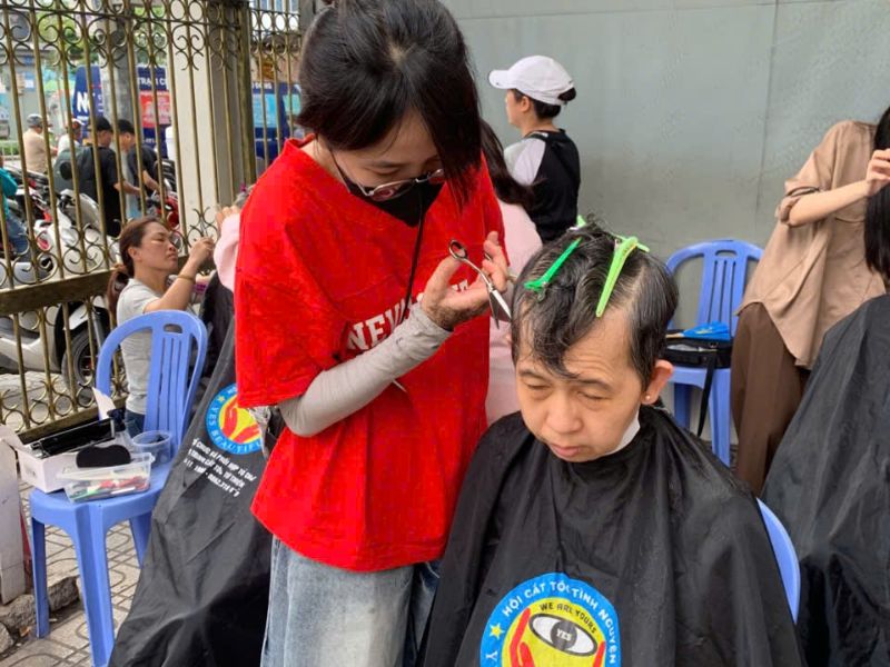 một bạn nữ yêu nghề mang trong người dòng máu thiện nguyện một bạn nữ yêu nghề mang trong người dòng máu thiện nguyện