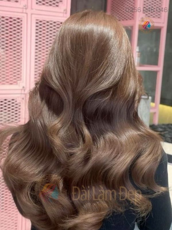 Nhuộm tóc cho mặt vuông tone nâu mocha mềm mại Đài Làm Đẹp Nhuộm tóc cho mặt vuông tone nâu mocha mềm mại Đài Làm Đẹp