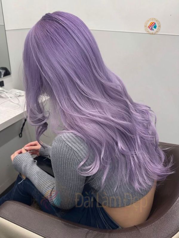 Nhuộm tóc tím lạnh trầm lắng và sắc nét tại Đài Làm Đẹp Nhuộm tóc tím lạnh trầm lắng và sắc nét tại Đài Làm Đẹp