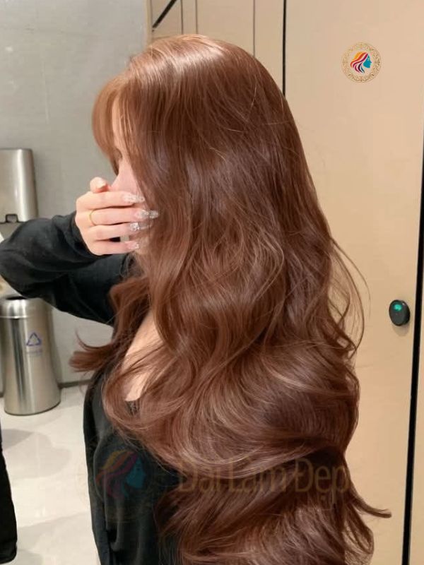 Nhuộm tóc đồng sáng rạng rỡ bừng sáng diện mạo tại Đài Làm Đẹp Nhuộm tóc đồng sáng rạng rỡ bừng sáng diện mạo tại Đài Làm Đẹp