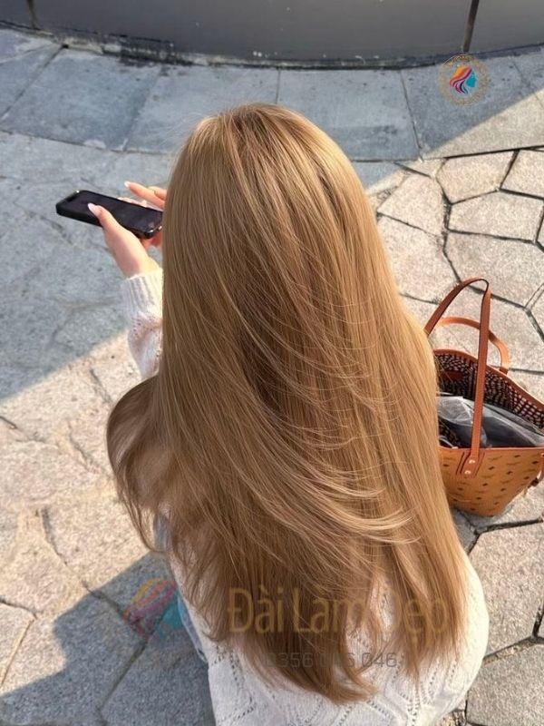Nhuộm tóc caramel sáng tôn vinh nét đẹp hiện đại tại Đài Làm Đẹp Nhuộm tóc caramel sáng tôn vinh nét đẹp hiện đại tại Đài Làm Đẹp