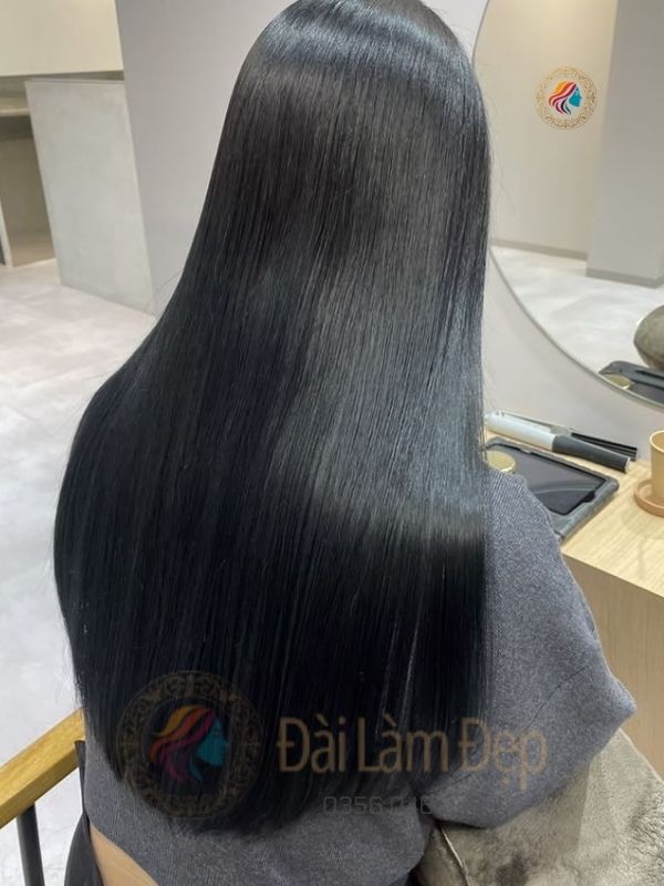 Nhuộm tóc màu đen óng tạo hiệu ứng tóc dày và khỏe mạnh tại Đài Làm Đẹp Nhuộm tóc màu đen óng tạo hiệu ứng tóc dày và khỏe mạnh tại Đài Làm Đẹp