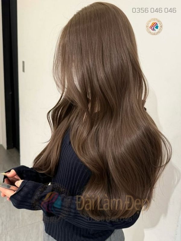 Nhuộm tóc nâu nhạt tươi sáng tôn vinh làn da tại Đài Làm Đẹp Nhuộm tóc nâu nhạt tươi sáng tôn vinh làn da tại Đài Làm Đẹp