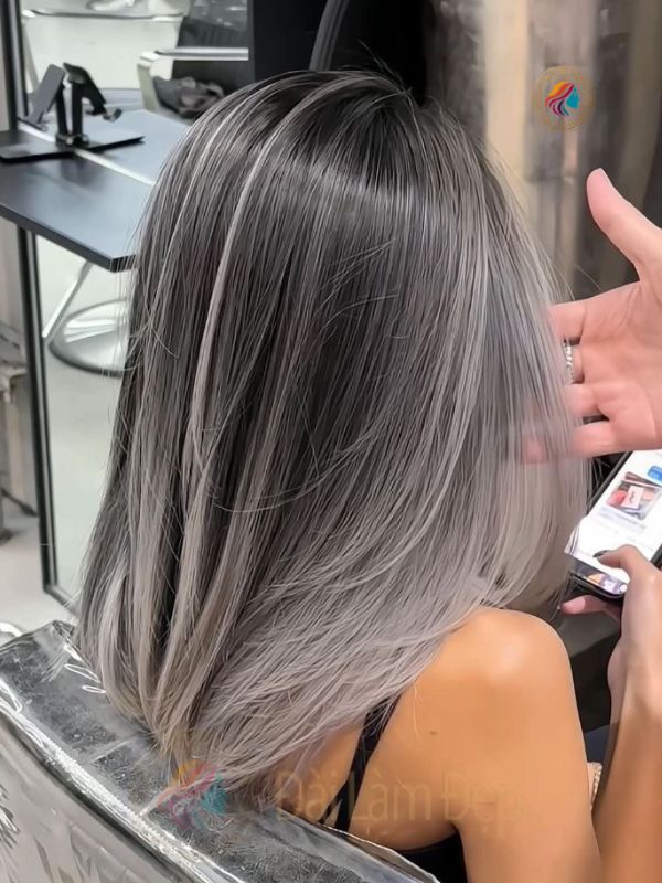 Dịch vụ nhuộm tóc nữ chuẩn màu và chuyên nghiệp tại Đài Làm Đẹp Dịch vụ nhuộm tóc nữ chuẩn màu và chuyên nghiệp tại Đài Làm Đẹp