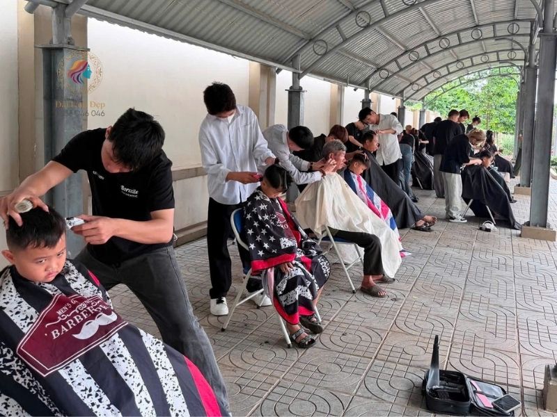Sự chuyên nghiệp được thể hiện rất rõ nét từ các tay kéo Sự chuyên nghiệp được thể hiện rất rõ nét từ các tay kéo