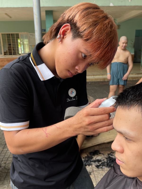 Sự phối hợp nhịp nhàng giữa tay nghề đẳng cấp của Đài làm đẹp từ Tân Sơn Nhì và tâm huyết của salon Its Me tại địa phương Sự phối hợp nhịp nhàng giữa tay nghề đẳng cấp của Đài làm đẹp từ Tân Sơn Nhì và tâm huyết của salon Its Me tại địa phương