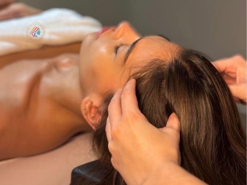 Sự tận tâm của người thợ vượt xa con số trên bảng giá gội đầu dưỡng sinh Sự tận tâm của người thợ vượt xa con số trên bảng giá gội đầu dưỡng sinh