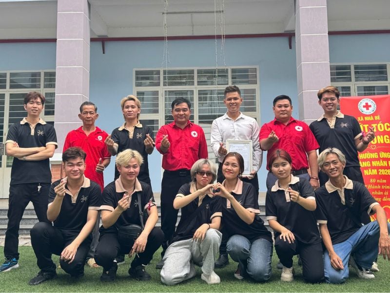 không khí chụp ảnh lưu niệm vui vẻ của các thành viên khi đã hoàn thành xuất sắc nhiệm vụ không khí chụp ảnh lưu niệm vui vẻ của các thành viên khi đã hoàn thành xuất sắc nhiệm vụ