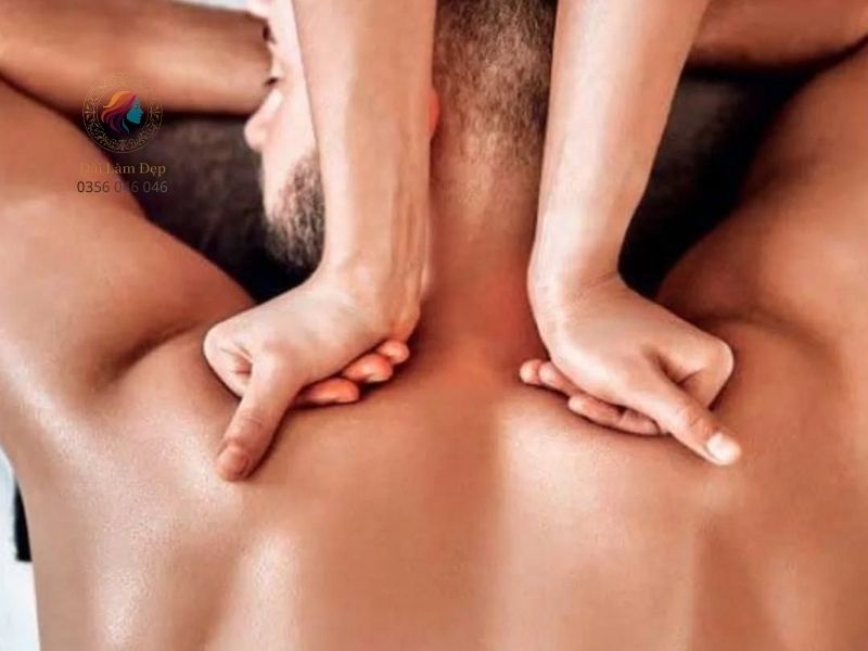 Thao tác tì đè đầm chắc giúp phá vỡ các khối cơ xơ cứng ở phái mạnh Thao tác tì đè đầm chắc giúp phá vỡ các khối cơ xơ cứng ở phái mạnh