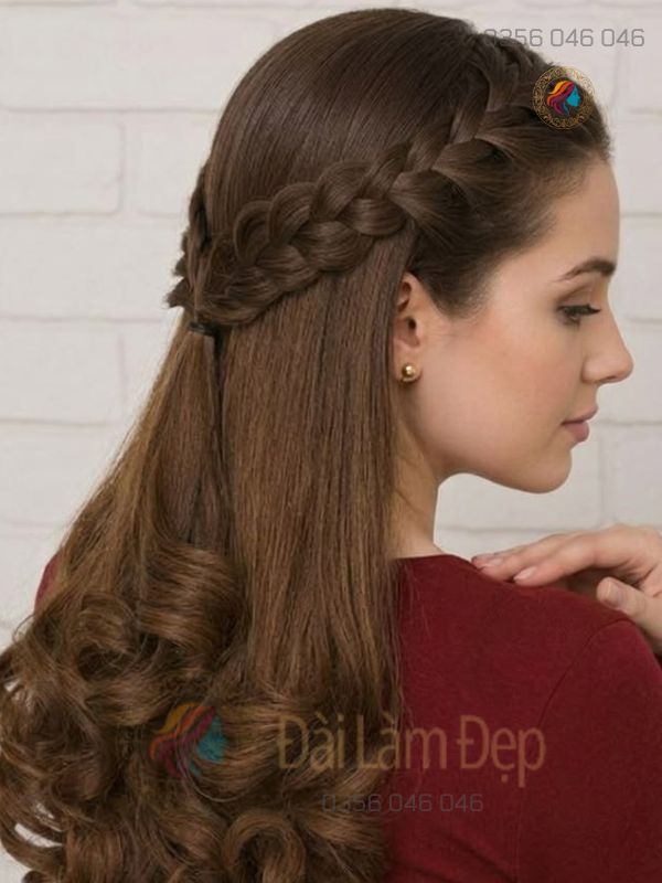 Thiết kế tóc bới mặc áo dài hiện đại mang lại vẻ ngoài trẻ trung và cuốn hút Thiết kế tóc bới mặc áo dài hiện đại mang lại vẻ ngoài trẻ trung và cuốn hút