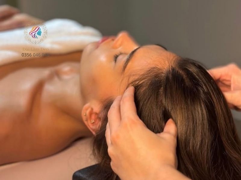 Thực hành theo hướng dẫn massage đầu dưỡng sinh để tự xoa dịu nhức mỏi Thực hành theo hướng dẫn massage đầu dưỡng sinh để tự xoa dịu nhức mỏi