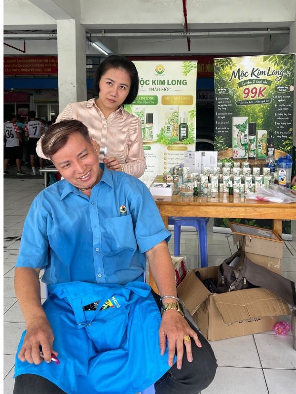 Cử chỉ không thể chấp nhận được của đồng nghiệp dành cho thành viên hội cắt tóc tình nguyện Yes Beautiful.