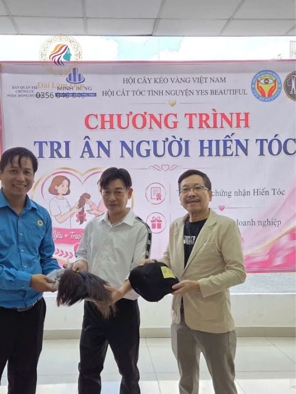 Niềm vui vỡ òa khi mái tóc dài được trao đi để tiếp nối những hy vọng