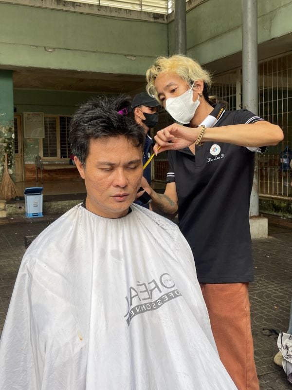 Những nhát kéo gỡ rối tâm trí và hành trình gieo mầm hy vọng tại bệnh viện tâm thần Bà Rịa Vũng Tàu.