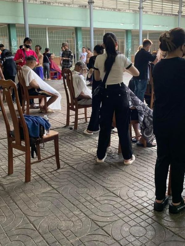 Hành trình mang hơi ấm qua từng nhát kéo tại bệnh viện tâm thần cùng Đài Làm Đẹp và Salon Its Me