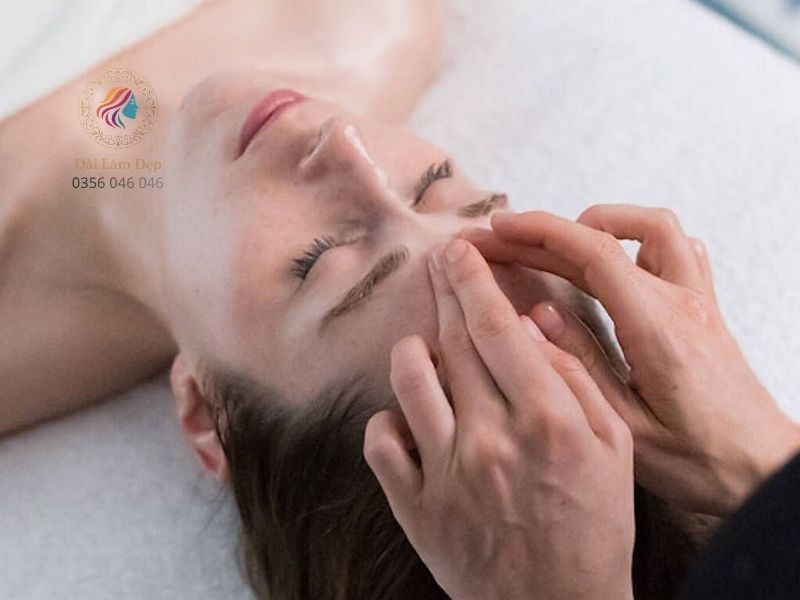 Xác định chuẩn xác các huyệt đạo khi gội đầu dưỡng sinh giúp khơi thông khí huyết Xác định chuẩn xác các huyệt đạo khi gội đầu dưỡng sinh giúp khơi thông khí huyết