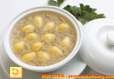 Chè tổ yến chưng đường phèn với bạch quả Chè tổ yến chưng đường phèn với bạch quả