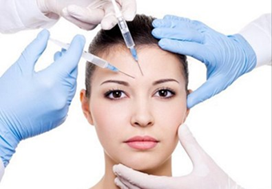 Phụ nữ làm đẹp nhờ hỗ trợ từ bác sĩ thẩm mỹ Phụ nữ làm đẹp nhờ hỗ trợ từ bác sĩ thẩm mỹ
