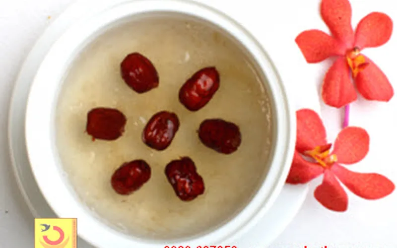 Chè tổ yến chưng đường phèn với táo tàu