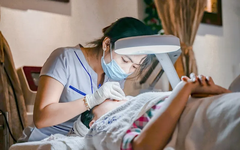 LẤY NHÂN MỤN CHUẨN Y KHOA