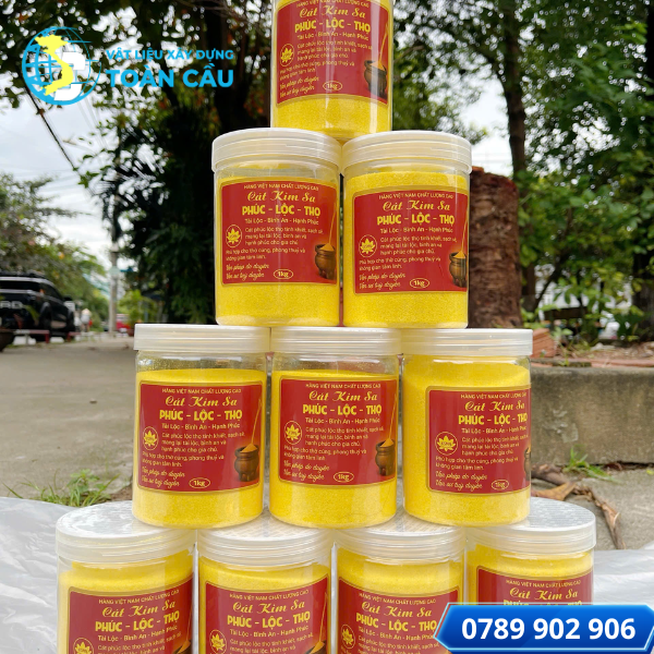 Cát vàng Kim Sa hạt mịn, màu vàng óng, chuẩn sạch dùng để thay lư hương trước Tết. Cát vàng Kim Sa hạt mịn, màu vàng óng, chuẩn sạch dùng để thay lư hương trước Tết.