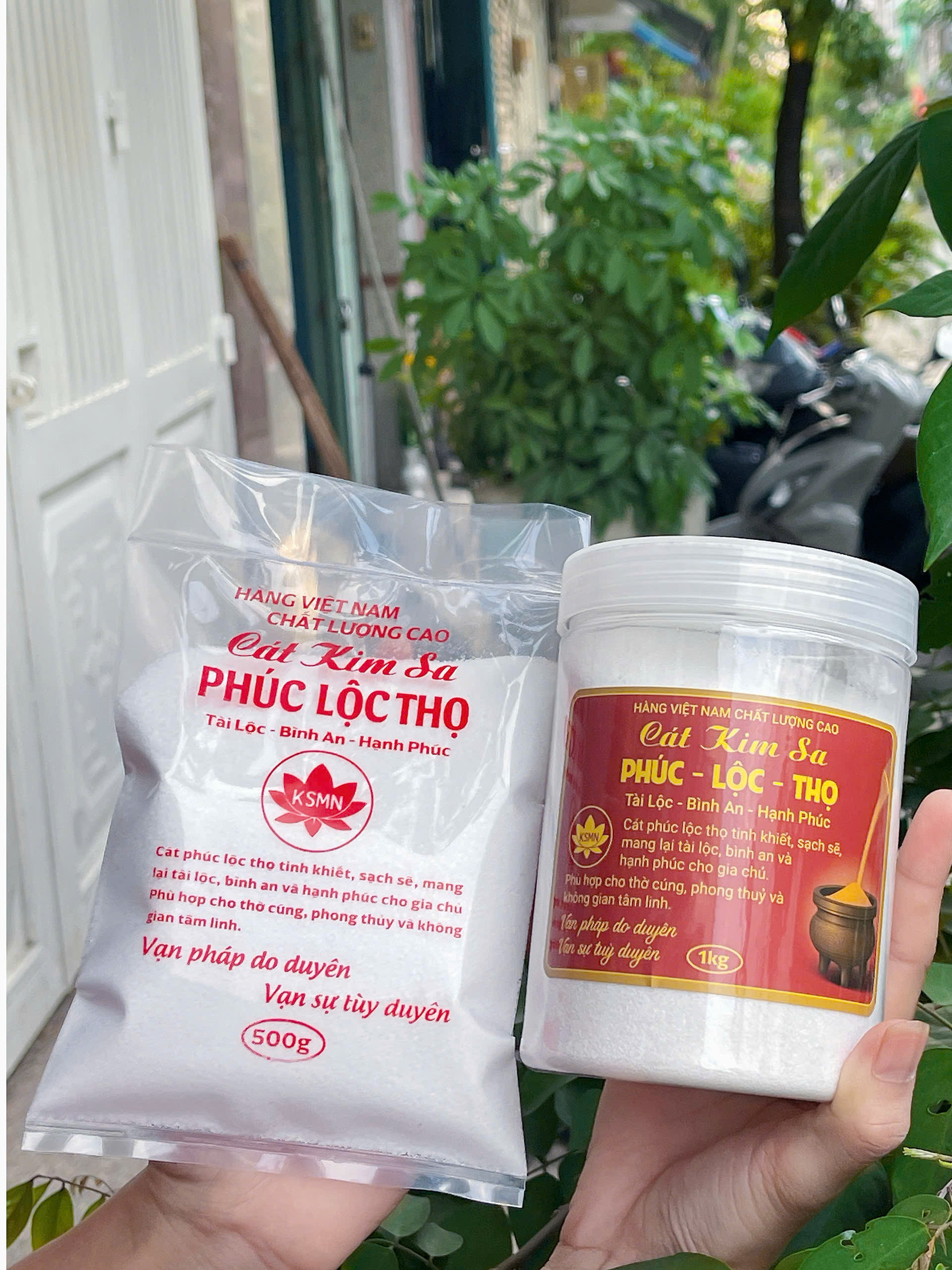 Hình ảnh cát trắng đổ lư hương tại Công Ty Vật Liệu Toàn Cầu Hình ảnh cát trắng đổ lư hương tại Công Ty Vật Liệu Toàn Cầu