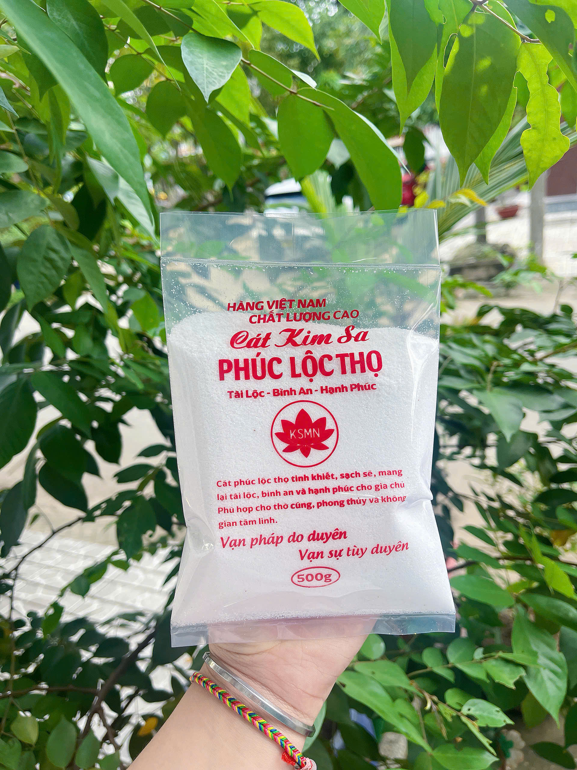 Cát trắng Phúc Lộc Thọ đổ lư hương sạch – tinh khiết – chuẩn phong thủy 2025. Cát trắng Phúc Lộc Thọ đổ lư hương sạch – tinh khiết – chuẩn phong thủy 2025.