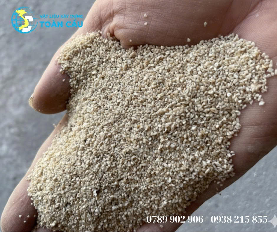 Cát trắng hạt vừa, sạch và đồng đều. Cát trắng hạt vừa, sạch và đồng đều.