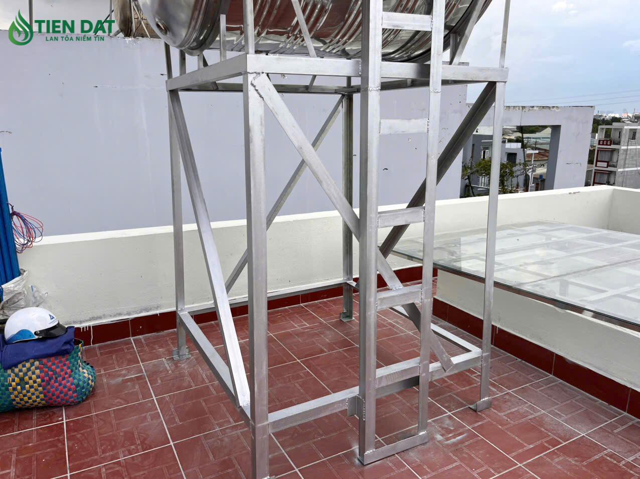 hàn chân bồn inox theo yêu cầu hàn chân bồn inox theo yêu cầu