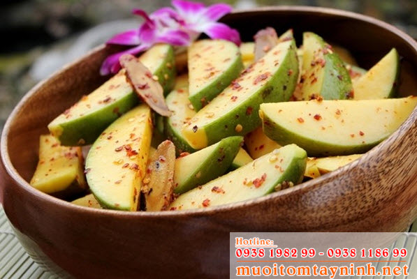 Xoài lắc muối tôm-hiện tượng mới của ẩm thực Sài Thành Xoài lắc muối tôm-hiện tượng mới của ẩm thực Sài Thành