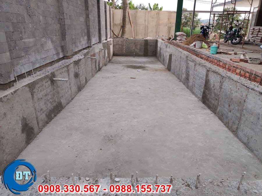 Lựa chọn vật liệu: Cụ thể ở đây là báo giá xây hồ bơi gồm ốp lát đáy và thành bể, gạch men là loại rẻ nhất hiện nay giao động từ 160 cho đến 200.000/m2, vật liệu gốm mosaic từ 600 - 900/m2 Lựa chọn vật liệu: Cụ thể ở đây là báo giá xây hồ bơi gồm ốp lát đáy và thành bể, gạch men là loại rẻ nhất hiện nay giao động từ 160 cho đến 200.000/m2, vật liệu gốm mosaic từ 600 - 900/m2