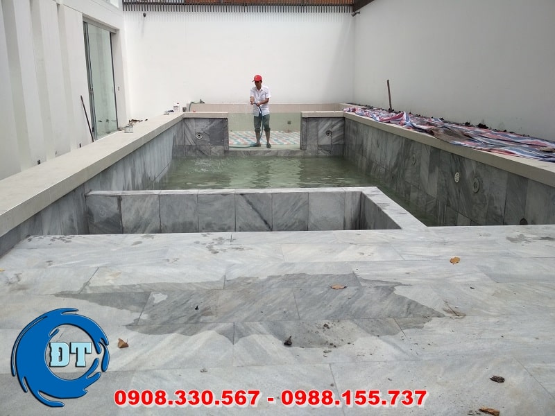 Tính đến vị trí xây dựng hồ bơi gia đình ở trong nhà, ngoài vườn, hoặc sân thượng Tính đến vị trí xây dựng hồ bơi gia đình ở trong nhà, ngoài vườn, hoặc sân thượng