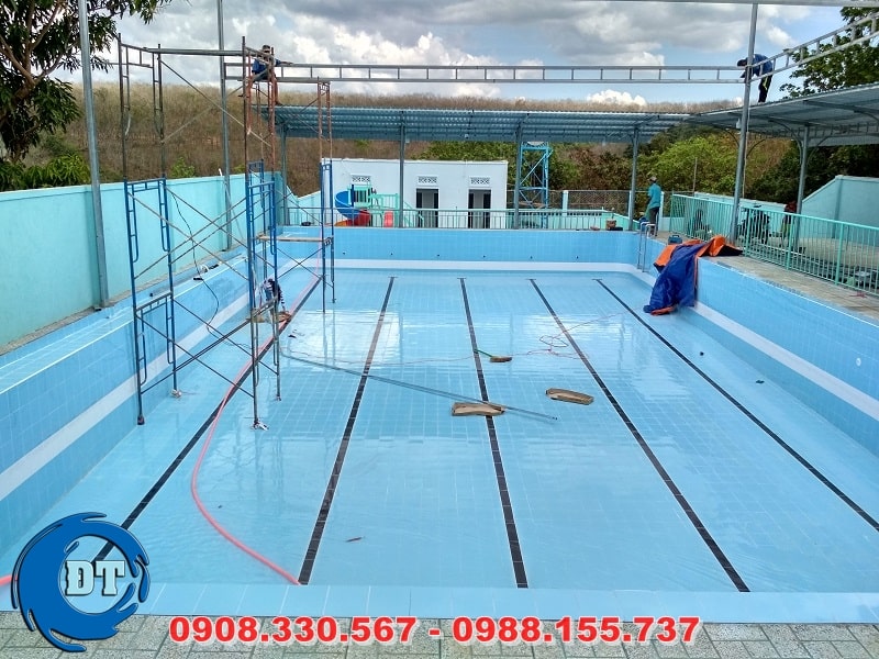 Hồ bơi gắn với ngôi nhà thể hiện sự trang trọng và giàu sang của gia chủ Hồ bơi gắn với ngôi nhà thể hiện sự trang trọng và giàu sang của gia chủ