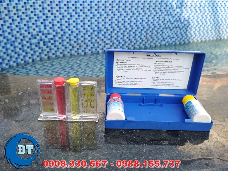 Các thiết bị vệ sinh hồ bơi không thể thiếu đối với hồ bơi của bạn đó chính là: hộp thử nước, giúp đo nồng độ Clo, pH, độ cứng,...của nước Các thiết bị vệ sinh hồ bơi không thể thiếu đối với hồ bơi của bạn đó chính là: hộp thử nước, giúp đo nồng độ Clo, pH, độ cứng,...của nước