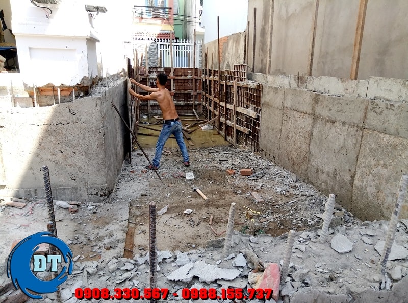 Bạn đang phân vân không biết nên thiết kế xây dựng hồ bơi gia đình theo phong cách kiến trúc nào và xây dựng như thế nào để hồ bơi của gia đình bạn phải thật sang trọng, tiện nghi Bạn đang phân vân không biết nên thiết kế xây dựng hồ bơi gia đình theo phong cách kiến trúc nào và xây dựng như thế nào để hồ bơi của gia đình bạn phải thật sang trọng, tiện nghi