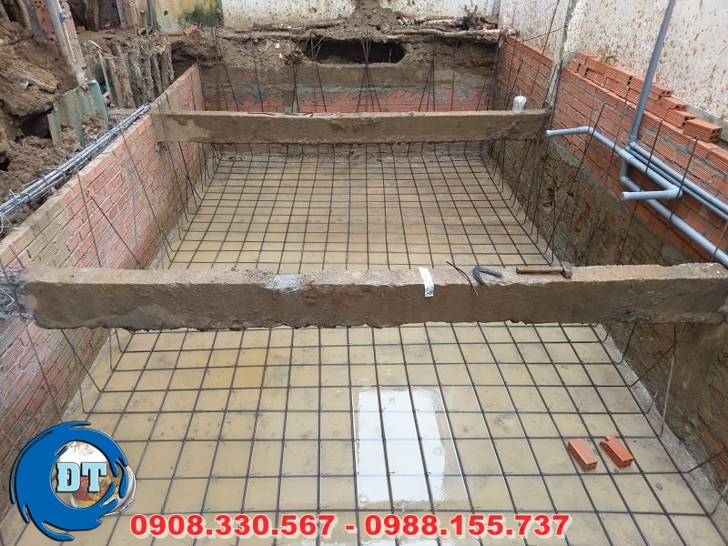 Lắp đặt sắt lượt 1 đáy hồ Lắp đặt sắt lượt 1 đáy hồ