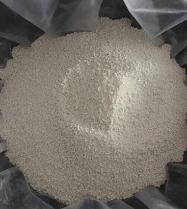 Nên có đồ bảo hộ khi tiếp xúc với hóa chất do có mùi nồng gây cay mắt rát cổ họng Nên có đồ bảo hộ khi tiếp xúc với hóa chất do có mùi nồng gây cay mắt rát cổ họng