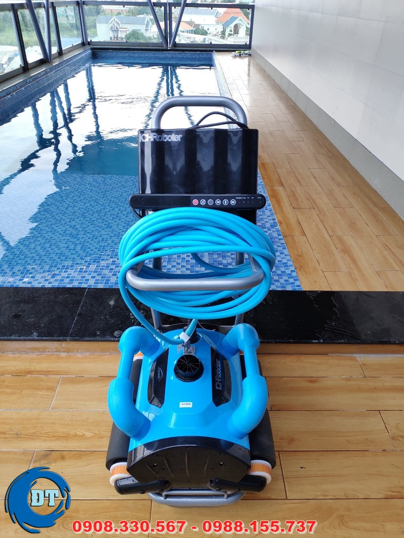 Một loại thiết bị giúp bạn không cần phải nhúng tay vào, vào đó là robot vệ sinh bể bơi Một loại thiết bị giúp bạn không cần phải nhúng tay vào, vào đó là robot vệ sinh bể bơi