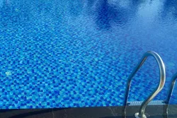 Chia sẻ cách sử dụng hóa chất xử lý nước hồ bơi an toàn