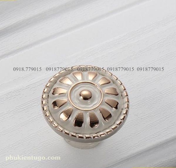 Tay nắm tròn trắng viền hoa văn tân cổ điển , mã số TN 5230 Tay nắm tròn trắng viền hoa văn tân cổ điển , mã số TN 5230