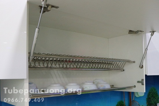 Sản phẩm thực tế kệ úp chém âm trong tủ bếp trên KCDD800 Sản phẩm thực tế kệ úp chém âm trong tủ bếp trên KCDD800