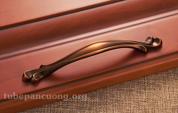 tay nắm tủ cổ điền màu vàng đồng tay nắm tủ cổ điền màu vàng đồng