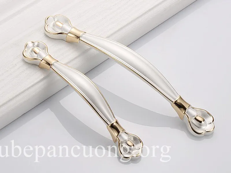 Tay nắm cổ điển màu trắng 6646