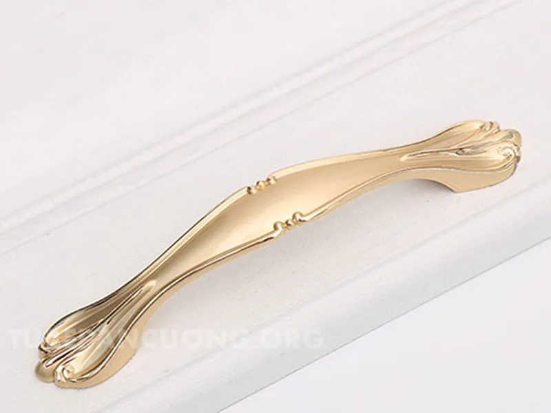 Tay nắm cửa gỗ tủ bếp tân cổ điển màu vàng gold