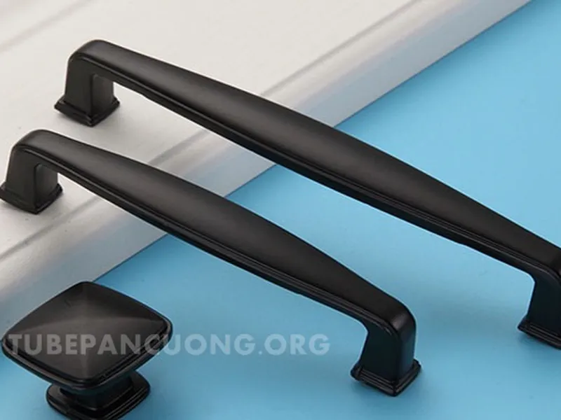 Tay nắm cửa tủ bếp đen mờ TN7604