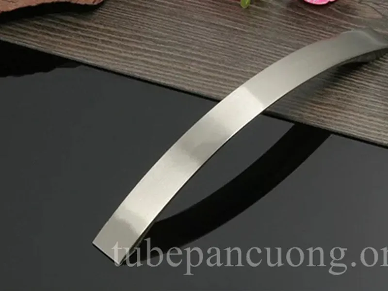 Tay nắm cửa tủ gỗ cong C