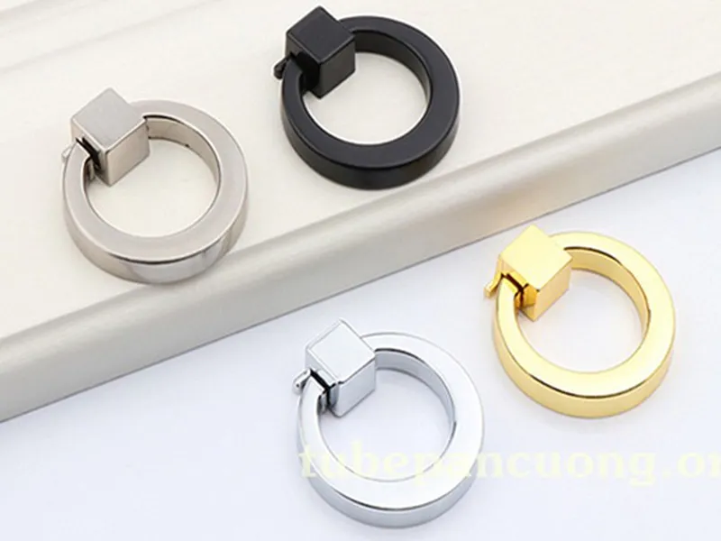 Tay nắm tròn đen lật