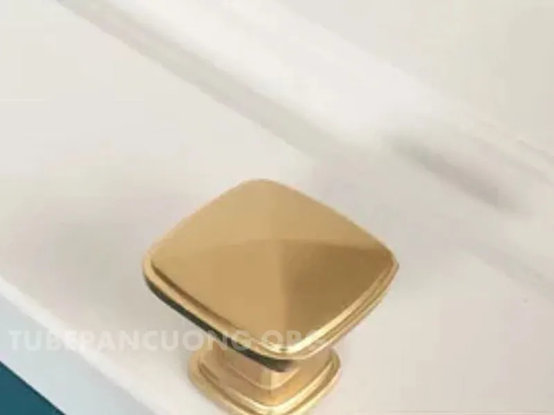 Tay nắm vuông vàng gold Z1