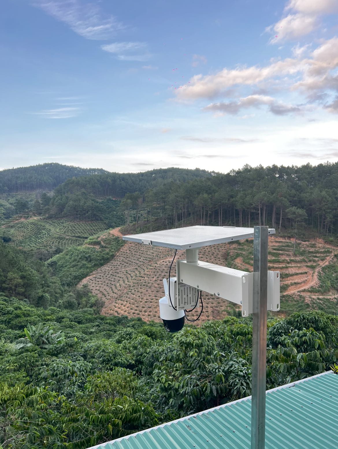 Bán và lắp đặt hệ thống wifi 4G năng lượng mặt trời vườn rẫy ao hồ